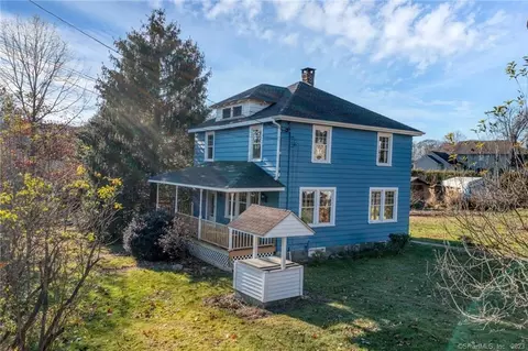 647 Field St, Naugatuck, CT 06770