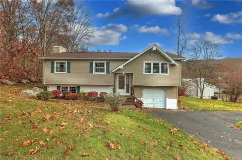 41 Crestwood Dr, Naugatuck, CT 06770