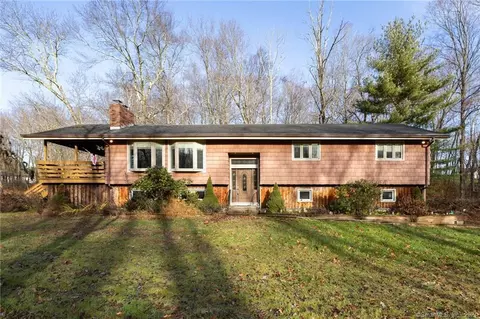 208 Sugar St, Newtown, CT 06470