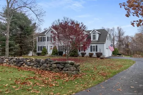 4 Stonewall Ln, Clinton, CT 06413