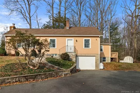 4 Checkerberry Ln, Newtown, CT 06482