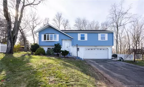 95 Spice Hill Dr, Meriden, CT 06451