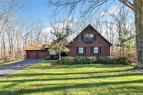 12 Centerview Dr, Shelton, CT 06484