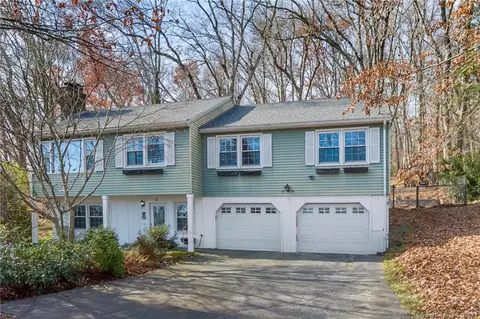 38 Heritage Rd, East Lyme, CT 06333