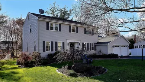 11 Pine Brook Ln, West Hartford, CT 06107