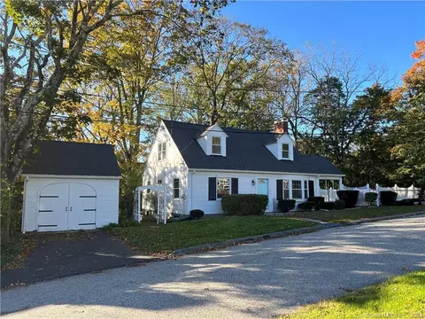 7 Arlington Hts, Norwich, CT 06360
