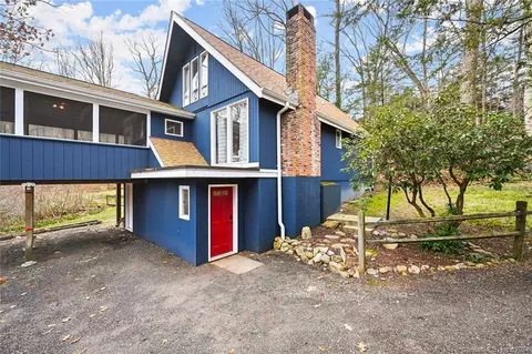 211 Park Rd, Oxford, CT 06478