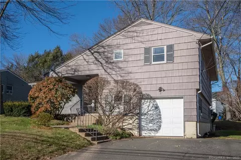 8 Hilldale Rd, West Hartford, CT 06117