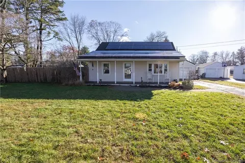 7 Allen Rd, North Haven, CT 06473