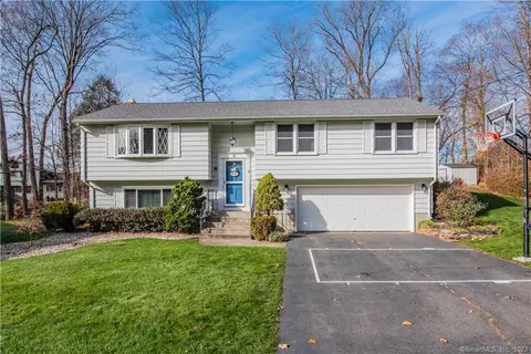 17 Fox Rd, Plainville, CT 06062