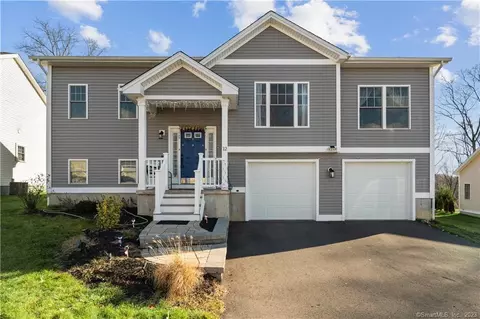 12 Heritage Ct, Wolcott, CT 06716