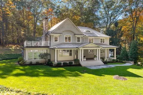 102 Fawn Ridge Ln, Fairfield, CT 06890