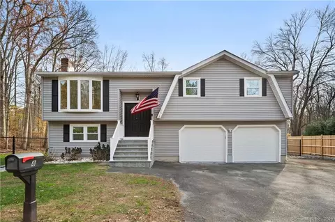 8 Hampton Trl, Wallingford, CT 06492