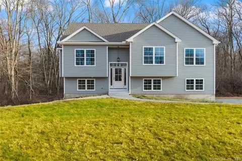 7 Coco Dr, Colchester, CT 06415