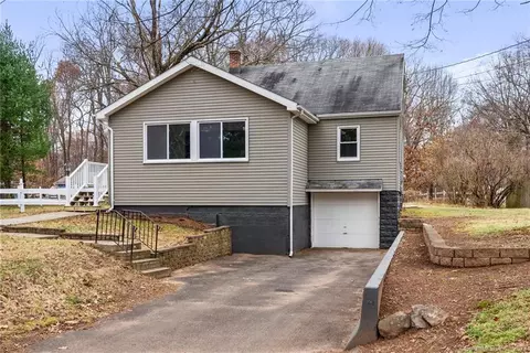 520 Plainville Ave, Unionville, CT 06085