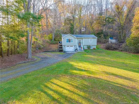 7 Bushnell Rd, Lisbon, CT 06351