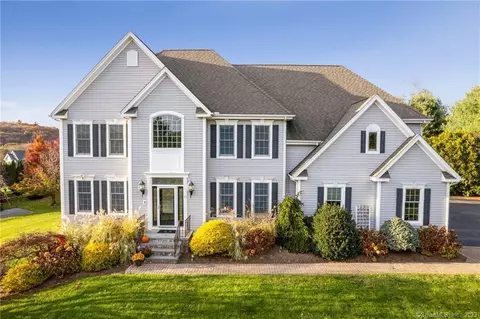 11 Imperial Dr, Glastonbury, CT 06033