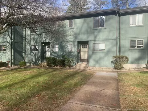 128 Highland St #D, Manchester, CT 06040