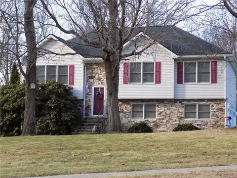 72 Tiffany Ln, Bristol, CT 06010