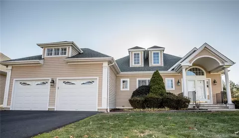 11 Mulligan Dr #11, Wallingford, CT 06492