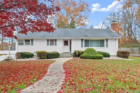 31 Godfrey Rd, Fairfield, CT 06825