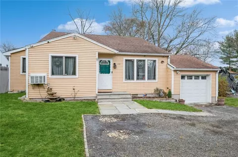109 Weed Hill Ave, Stamford, CT 06907