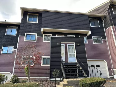 29 Stonegate Cir # B, Branford, CT 06405