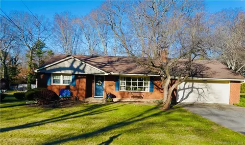 142 Bartlett St, Portland, CT 06480