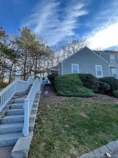 205 Oakland St #F, Manchester, CT 06042