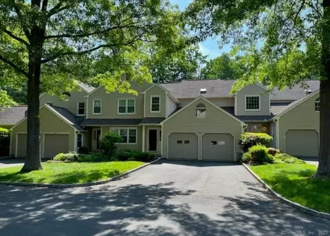 426 Pitkin Holw #426, Trumbull, CT 06611