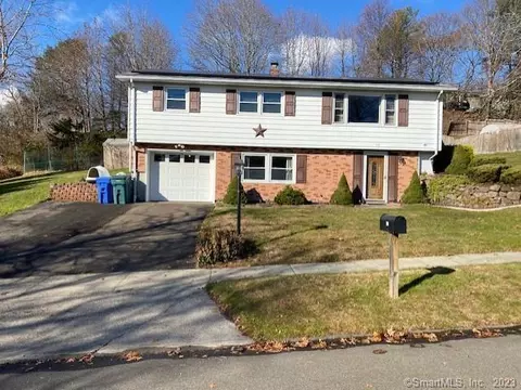 50 Hodder Dr, Hamden, CT 06518
