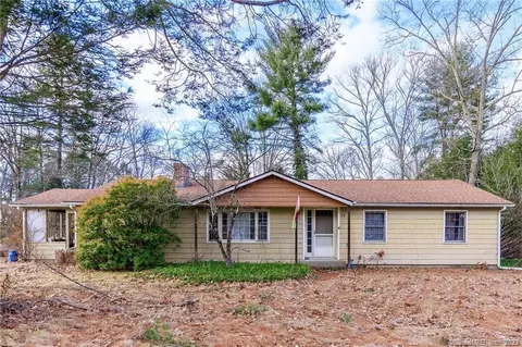 35 Woodland Dr, Woodstock, CT 06281