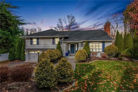 304 Country Club Rd, Waterbury, CT 06708