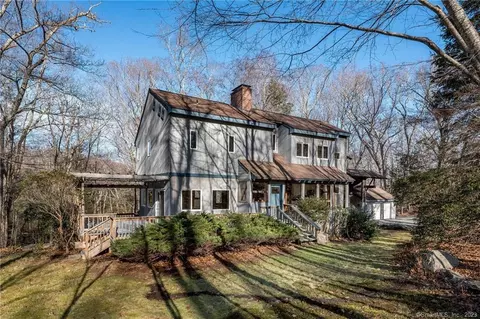 102 Mitchell Hill Rd, Lyme, CT 06371