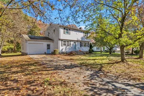 14 Hintz Dr, Wallingford, CT 06492