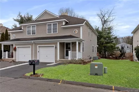 15 Lantern Ct, Farmington, CT 06032