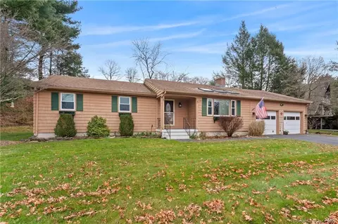 11 W Cotton Hill Rd, Portland, CT 06480