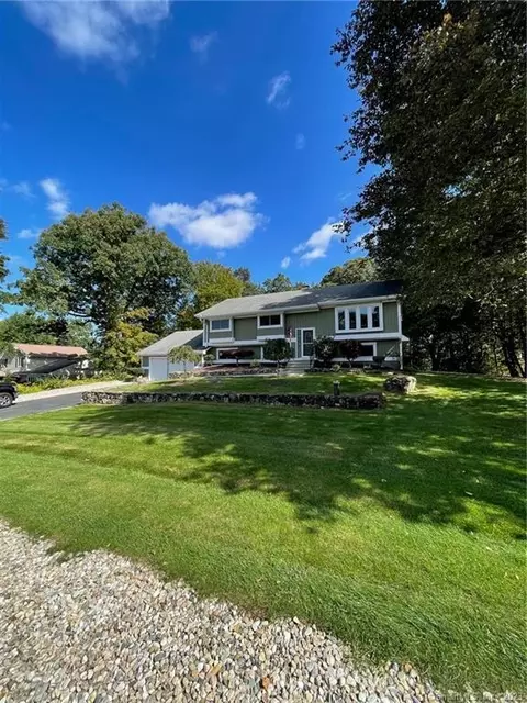 21 Pond View Dr, Prospect, CT 06712