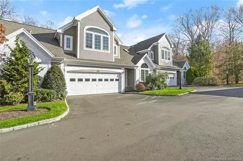 109 Hilary Cir #109, Fairfield, CT 06825