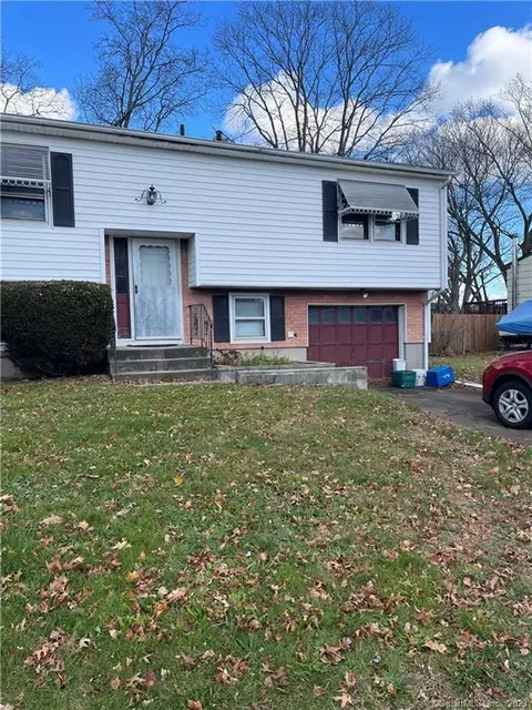 11 Belle Cir, West Haven, CT 06516