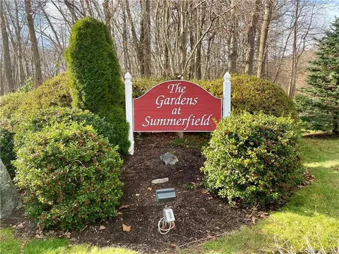 32 Summerfield Gdns #32, Shelton, CT 06484