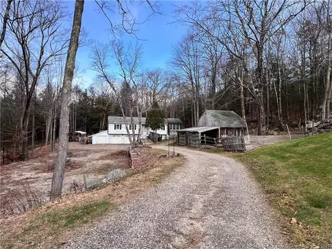 121 Highview Dr, Winchester, CT 06098