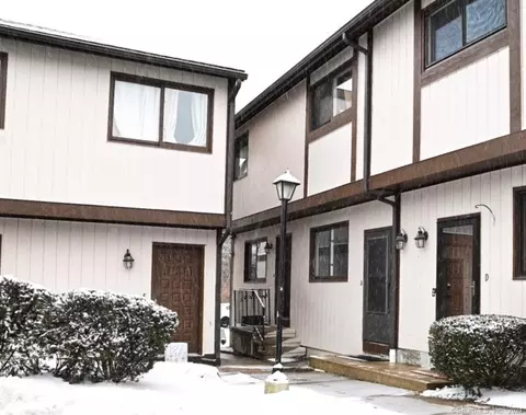 27 Crows Nest Ln #15A, Danbury, CT 06810