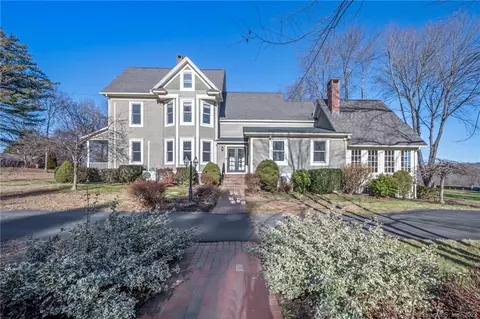 1250 N Grand St, Suffield, CT 06093