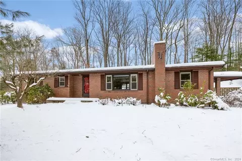 27 Foothills Way, Bloomfield, CT 06002