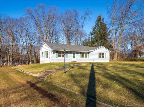 4 Farview Ter, Danbury, CT 06811