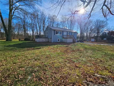 15 Palmer Ln, Plainfield, CT 06374