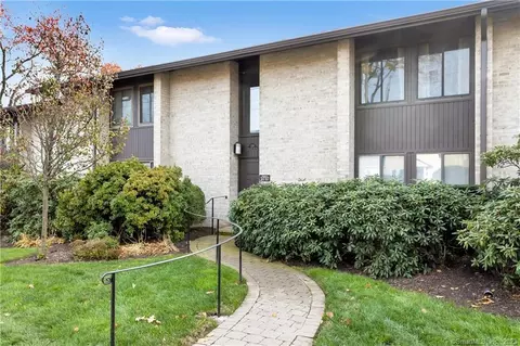 239 Hamilton Ave #8, Stamford, CT 06902