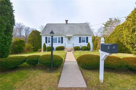 9 Woodlawn Ter, Norwich, CT 06360