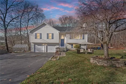 157 Dunbar Ln, Hamden, CT 06518
